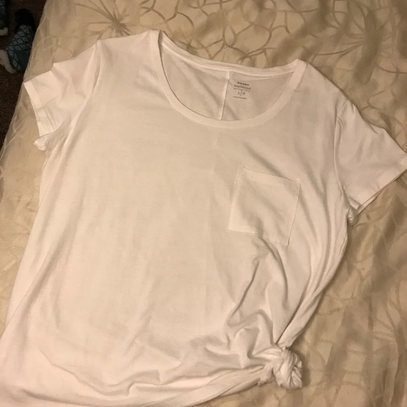 SOLD! T Shirt Bundle - Picture 4 of 7